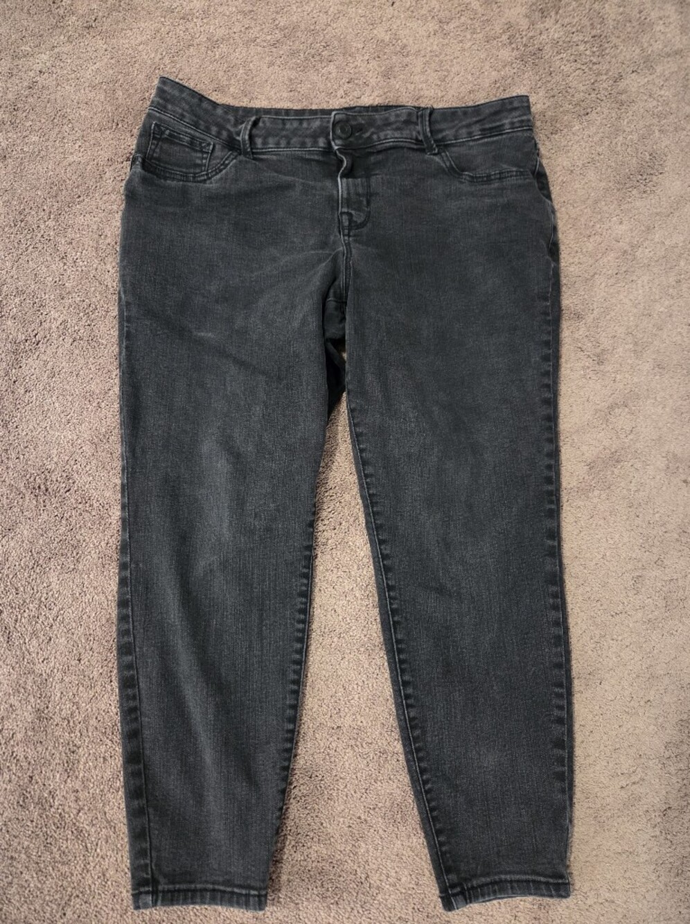 Maurices Women's Intentional Faded/Black Jeggings